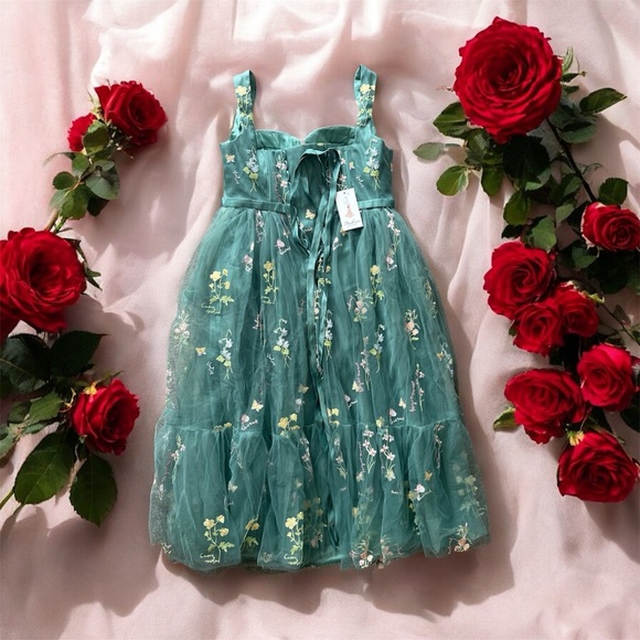 Floral Embroidered Green Dress - Picture 3 of 4